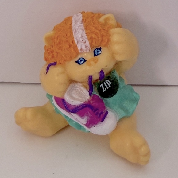 ZIP Cabbage Patch Baby Figurine with Colorful Details - Picture 6 of 6